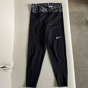Nike 3/4 length running legging.